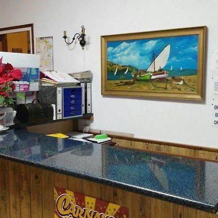 Hostal Creus Rosas Exterior foto