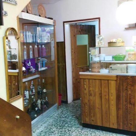 Hostal Creus Rosas Exterior foto